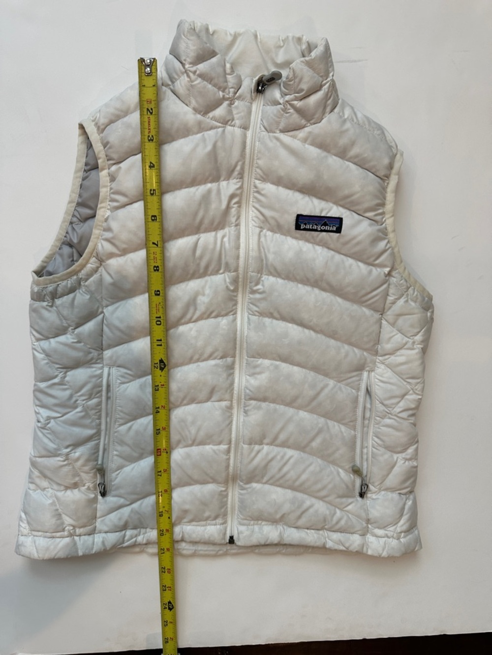 Patagonia Women's Cream Quilted Down Vest - Picture 5 of 5
